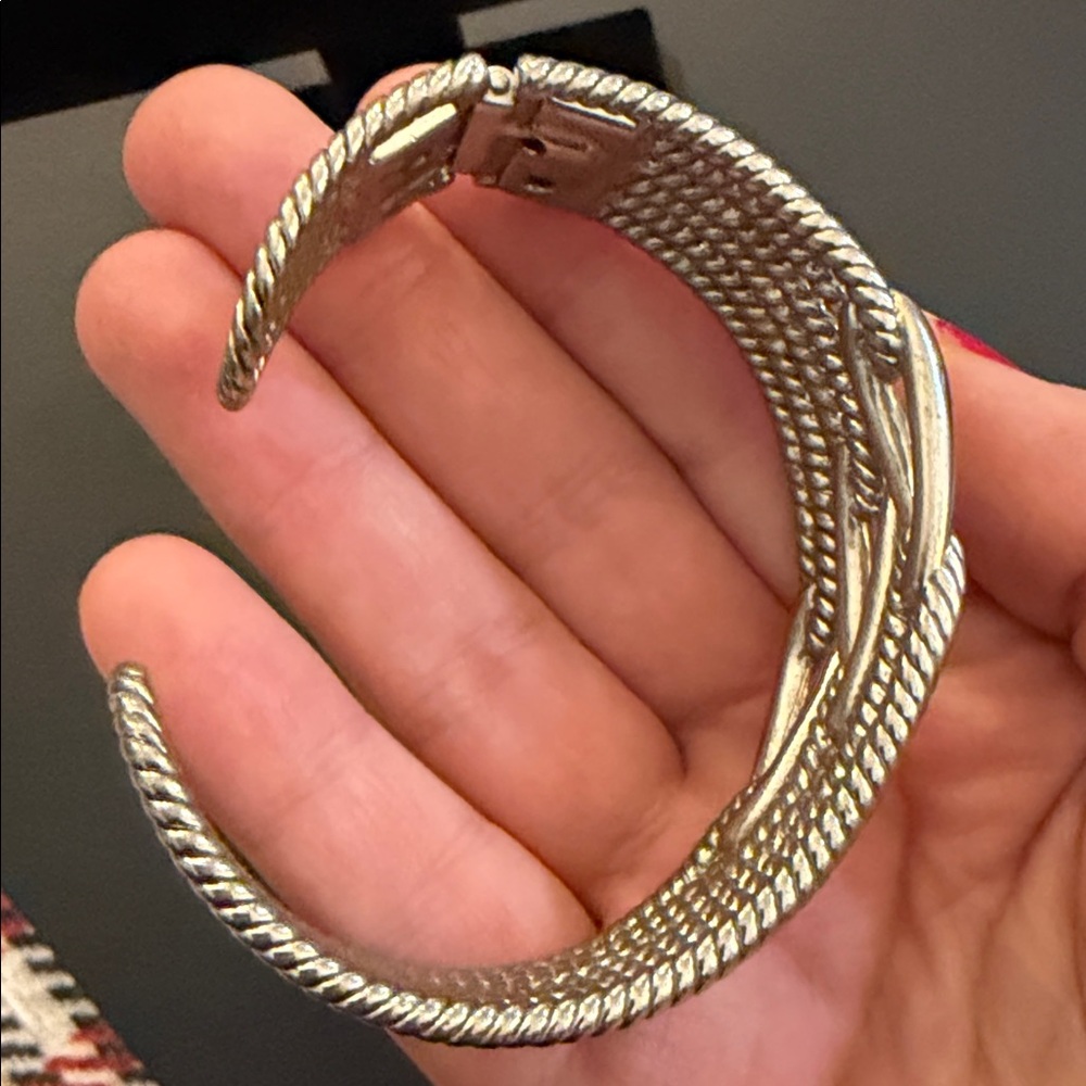Elegant Silver-Tone Women's Bracelet - Picture 2 of 9
